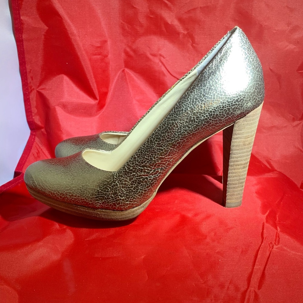 Banana Republic Platform Pump Gold Sz 7